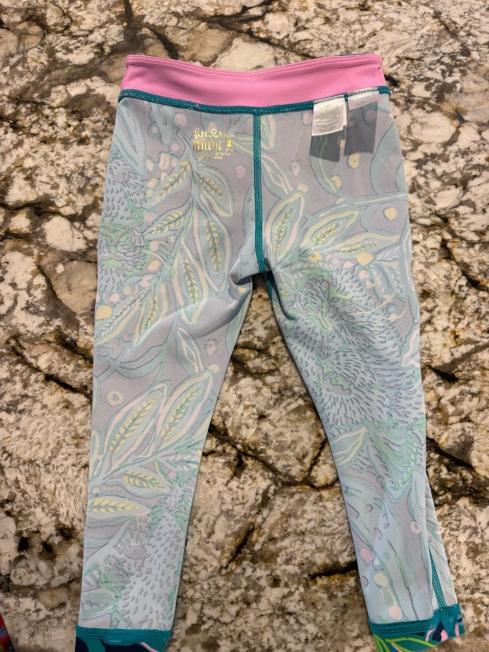 Lilly Pulitzer Luxletic Leggings in Little Girls size 2-3. Excellent condition - Picture 6 of 8